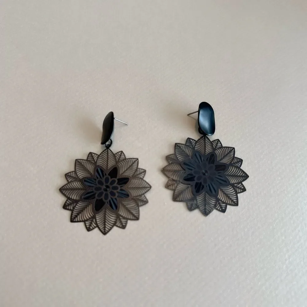 Black flower Earrings #1481